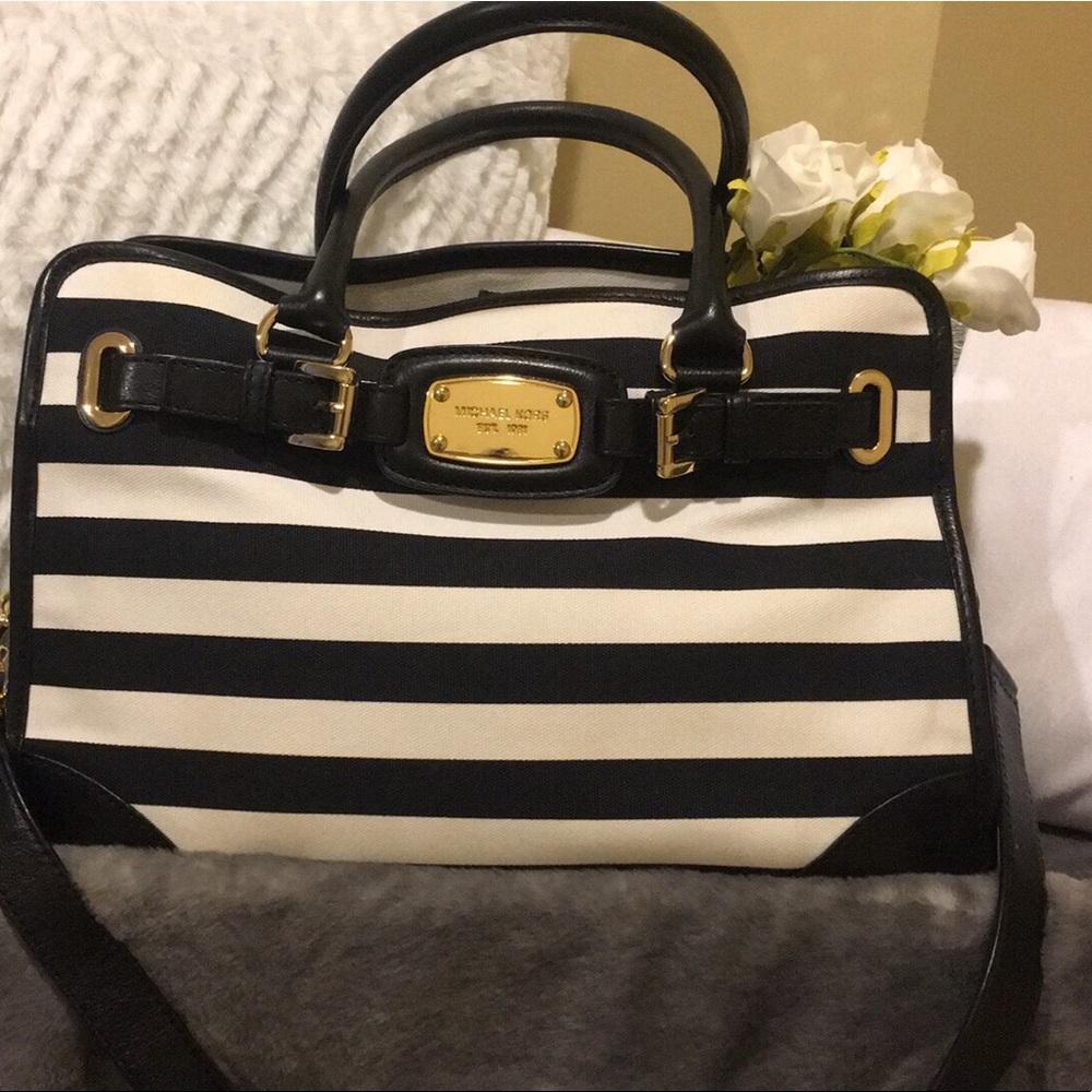 ✨Michael Kors Black and White Stripe Purse ✨